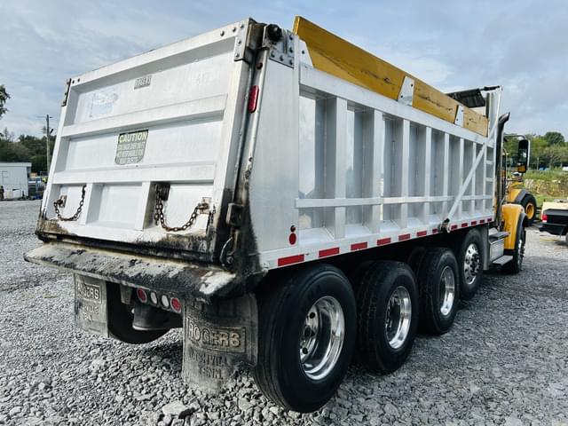 Image of Freightliner SD122 equipment image 2