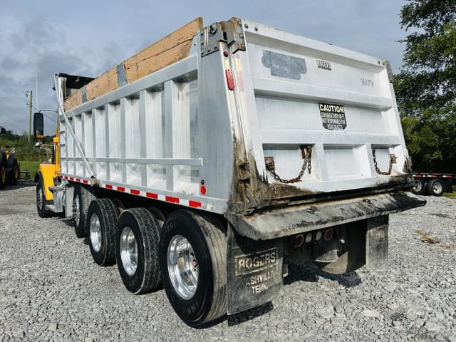 Image of Freightliner SD122 equipment image 4