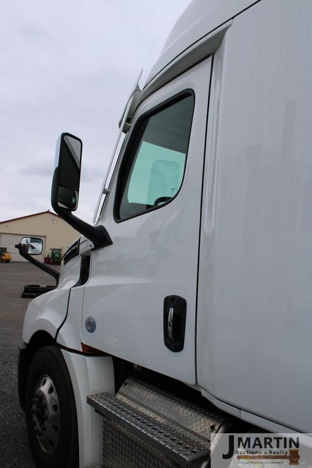 Image of Freightliner Undetermined equipment image 4