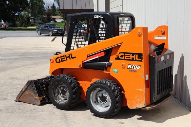 Image of Gehl R105 equipment image 4