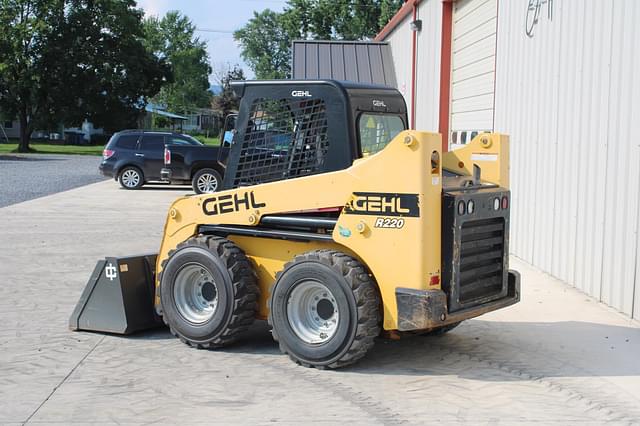 Image of Gehl R220 equipment image 2