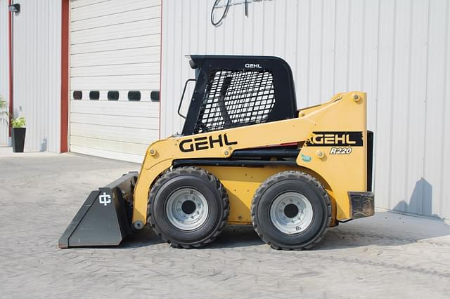 Image of Gehl R220 equipment image 1