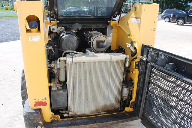 Image of Gehl R220 equipment image 4