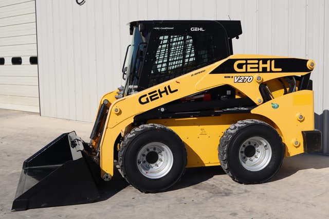 Image of Gehl V270 equipment image 4