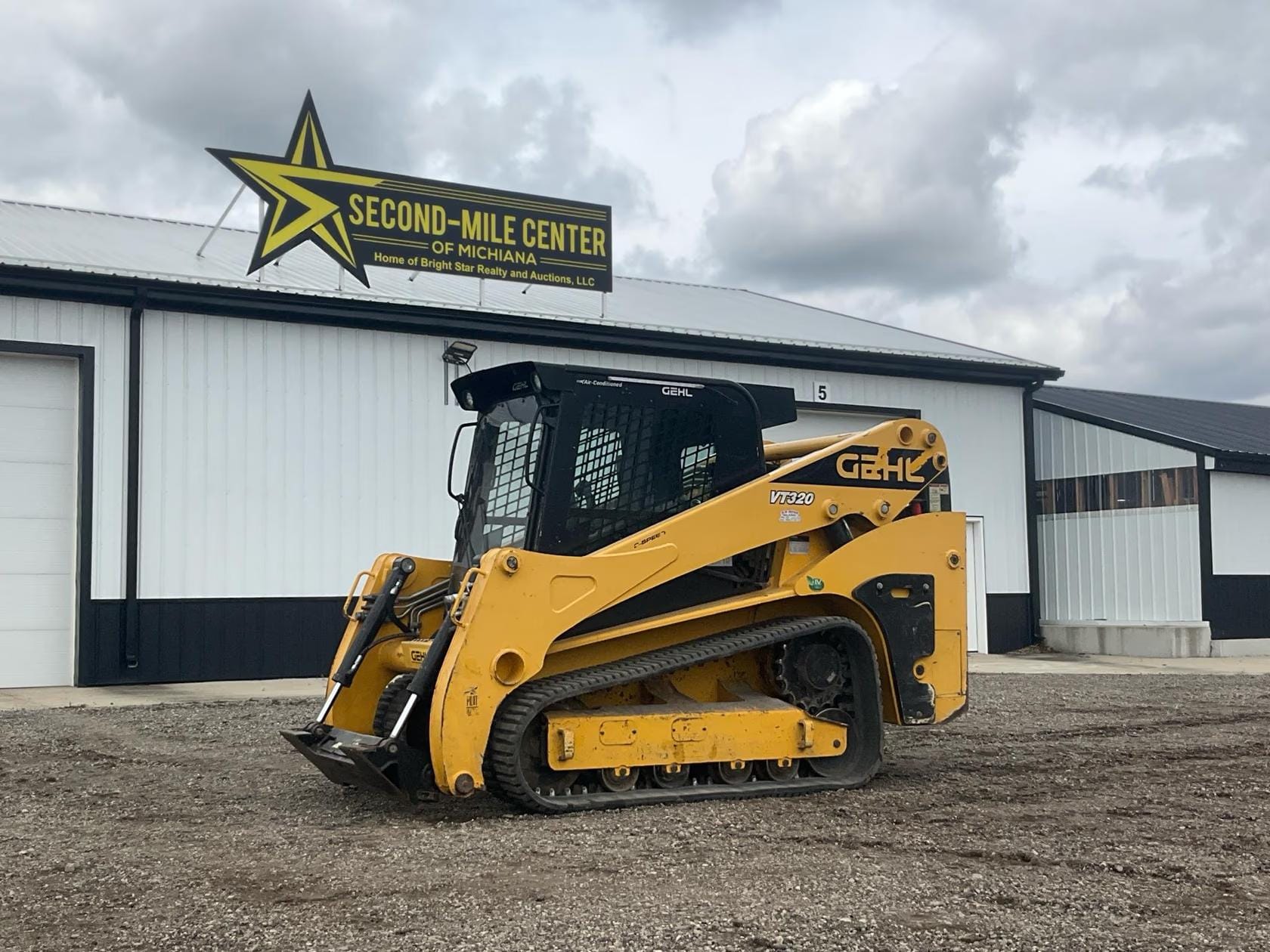 2020 Gehl VT320 Equipment Image0