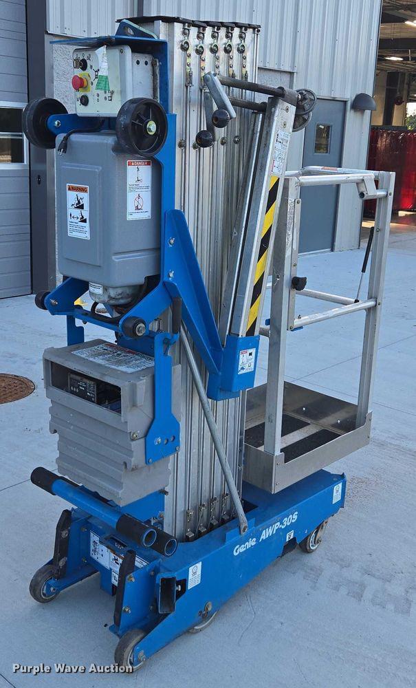 Image of Genie AWP-30S equipment image 4