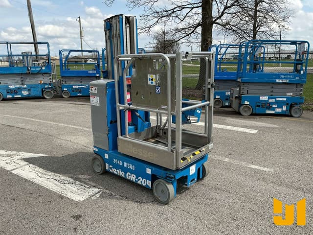 Image of Genie GR-20 equipment image 2