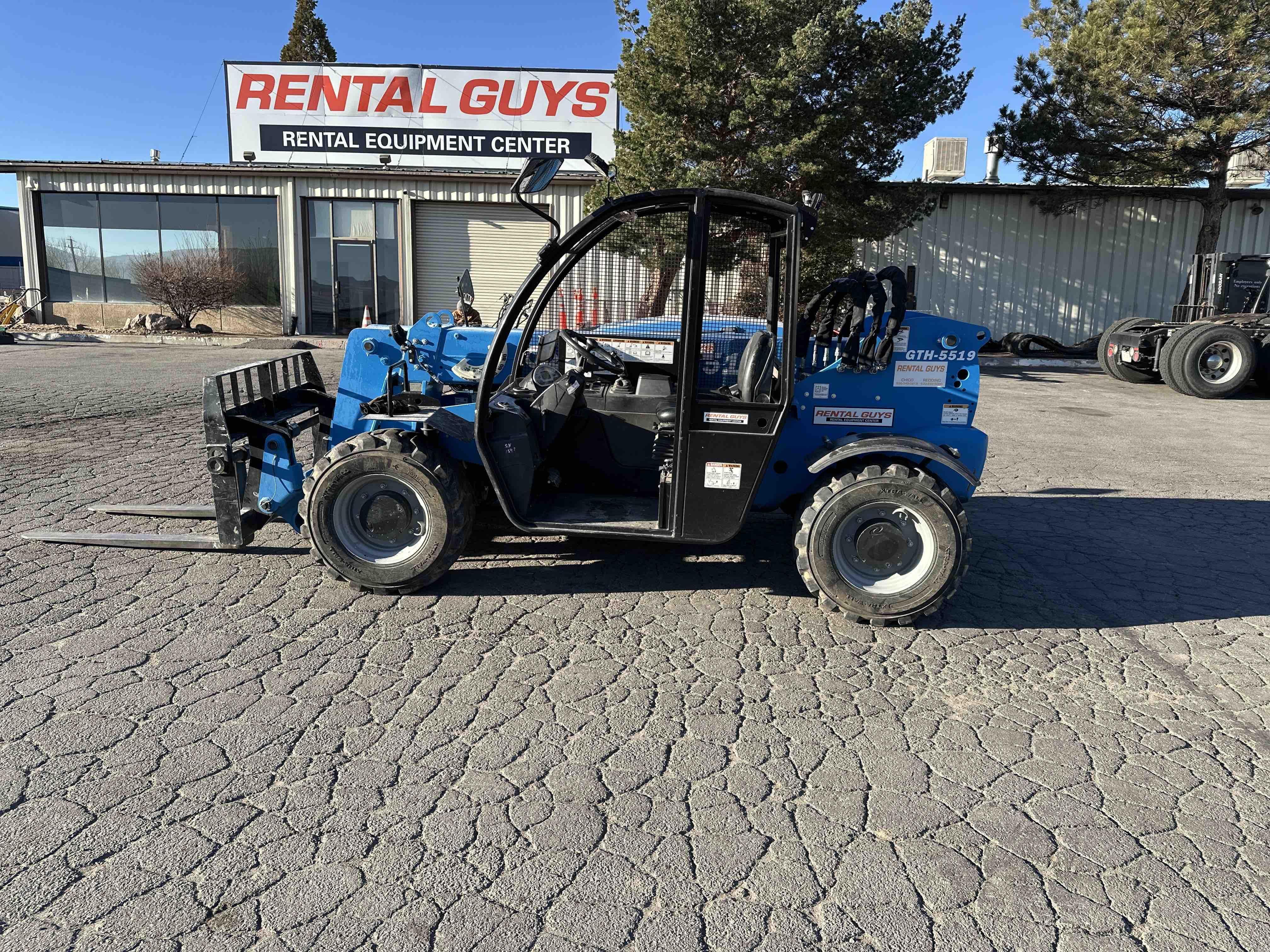 2020 Genie GTH-5519 Equipment Image0