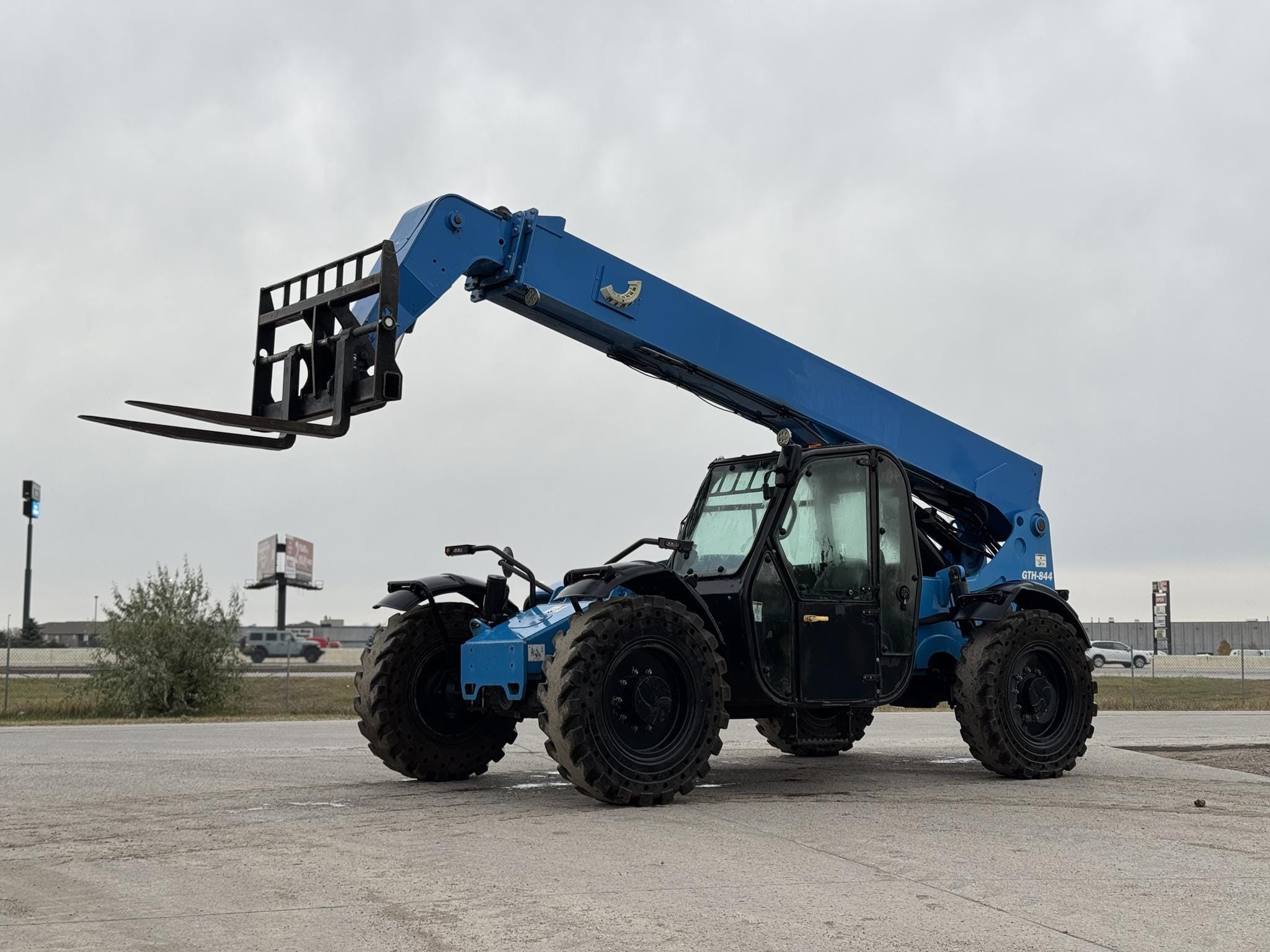 2020 Genie GTH844 Equipment Image0