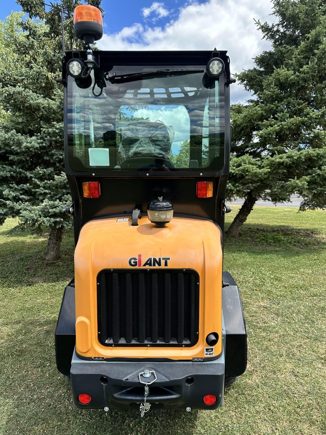 Image of Giant G2200HD+ Image 1