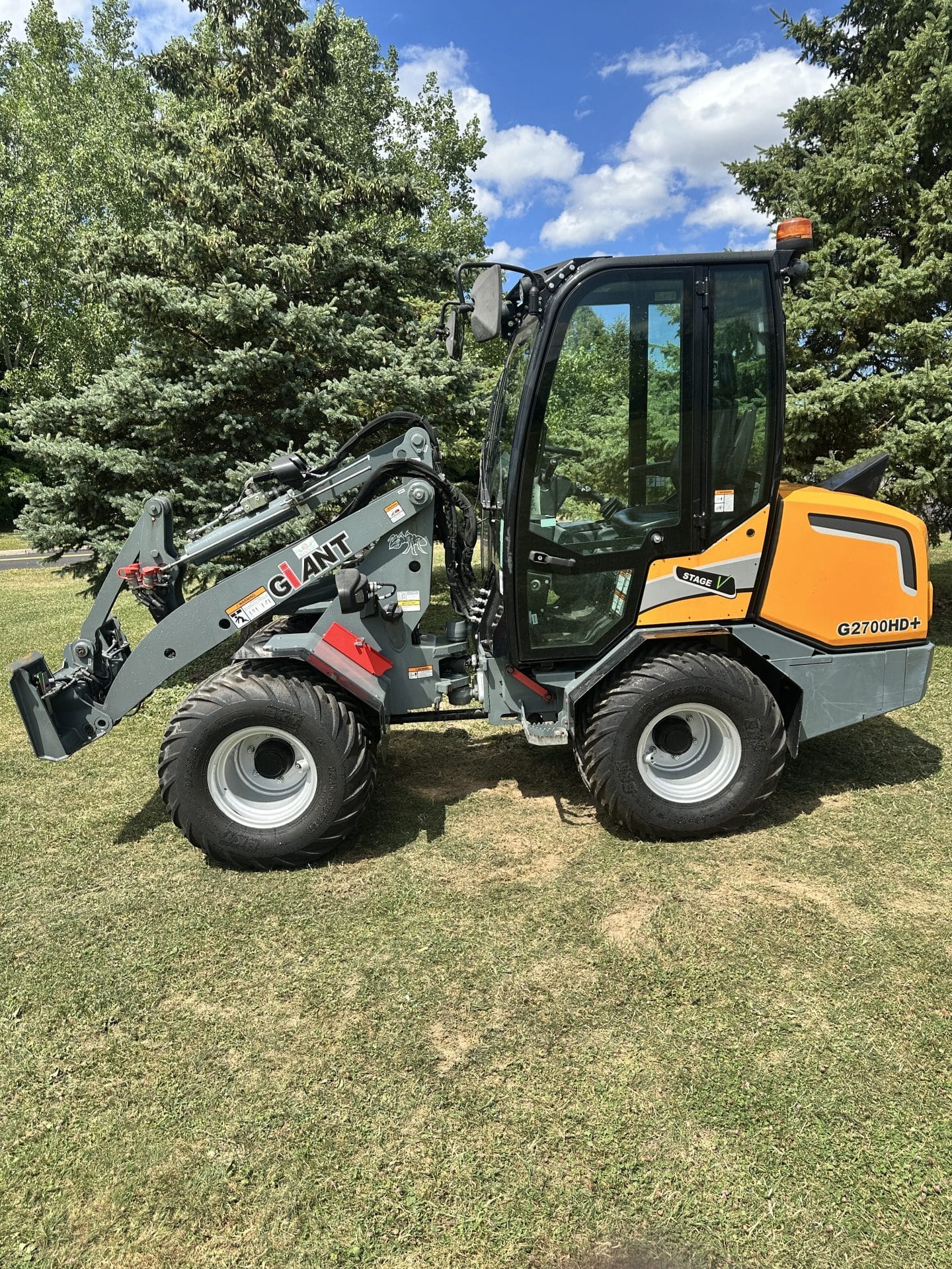 2020 Giant G2700HD+ Equipment Image0