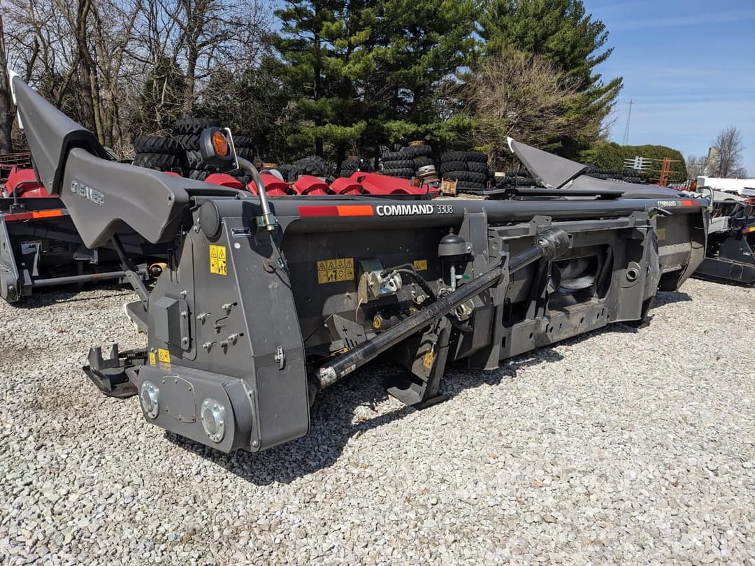 Image of Gleaner Command 3308 Image 1