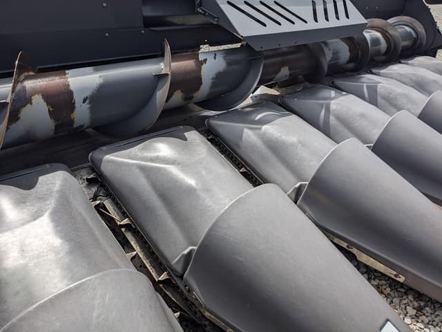 Image of Gleaner Command 3308 equipment image 4