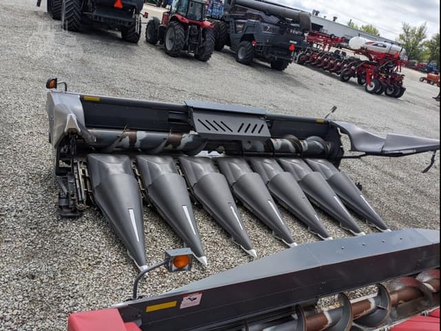Image of Gleaner Command 3308 equipment image 1