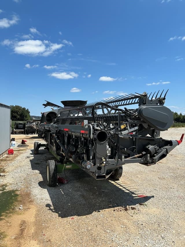 Image of Gleaner 9330 equipment image 4