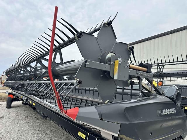 Image of Gleaner 9335 equipment image 1