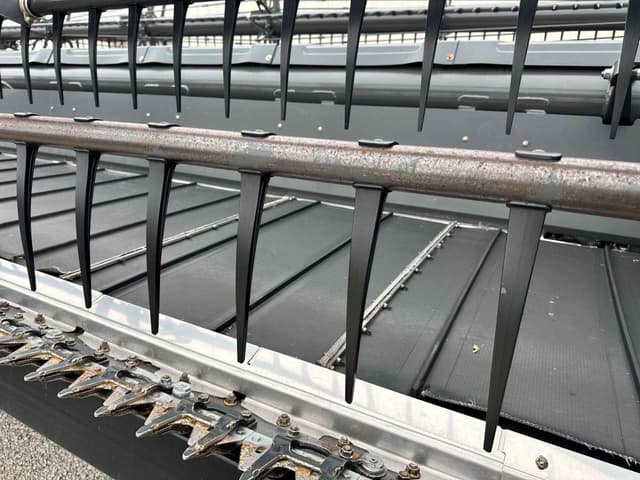 Image of Gleaner 9335 equipment image 2