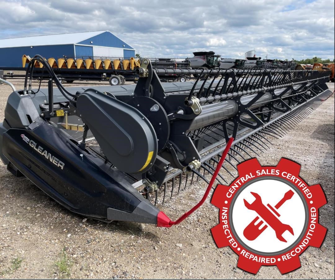 Image of Gleaner 9340 Image 0