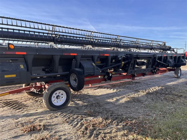 Image of Gleaner 9340 equipment image 1