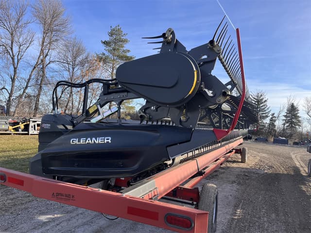 Image of Gleaner 9340 equipment image 2