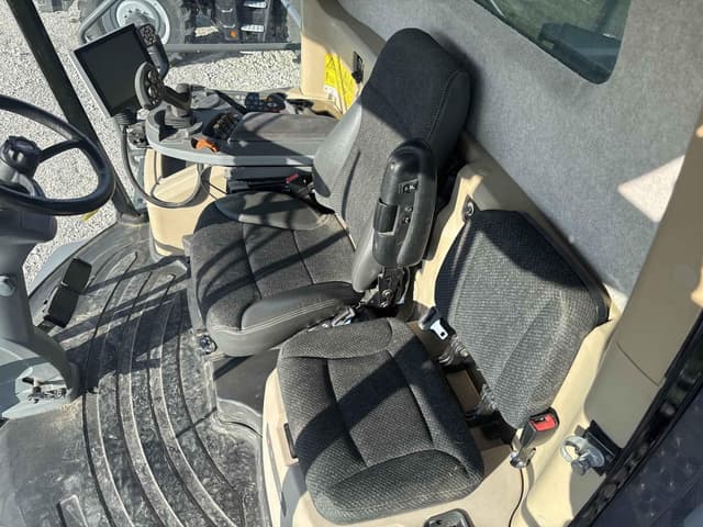 Image of Gleaner S97 equipment image 1