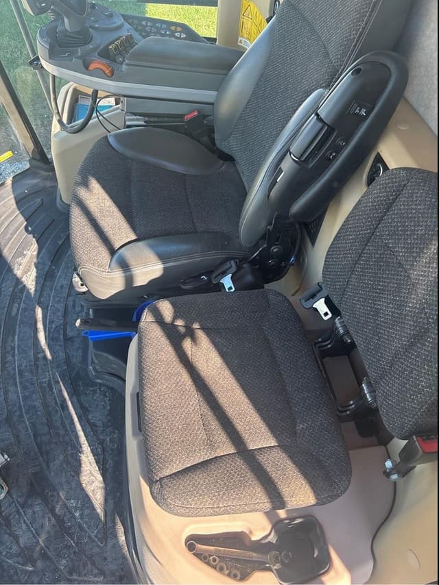 Image of Gleaner S97 equipment image 2