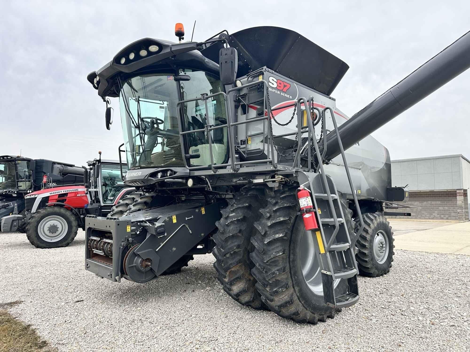 2020 Gleaner S97 Equipment Image0