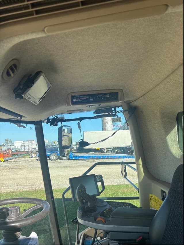 Image of Gleaner S97 equipment image 4