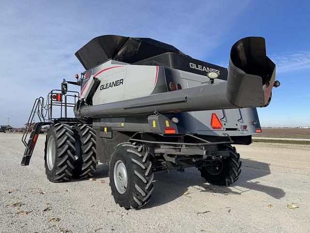 Image of Gleaner S97 equipment image 2