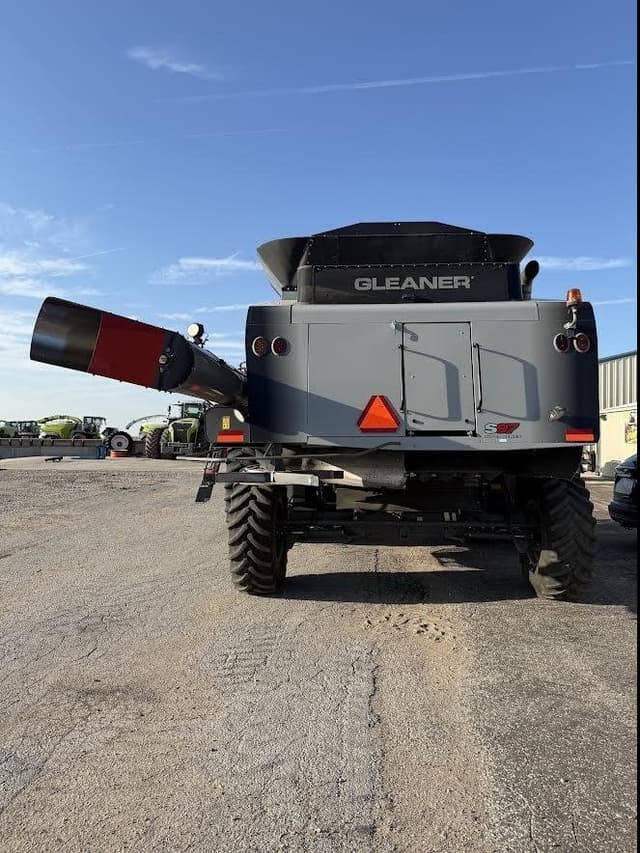 Image of Gleaner S97 equipment image 2