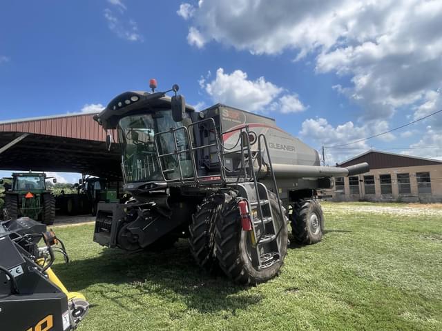 Image of Gleaner S97 equipment image 2