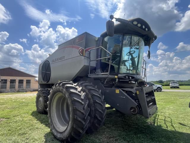 Image of Gleaner S97 equipment image 1