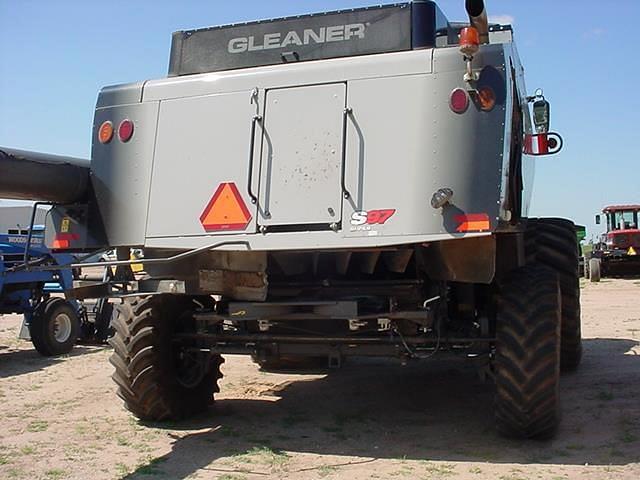 Image of Gleaner S97 equipment image 3