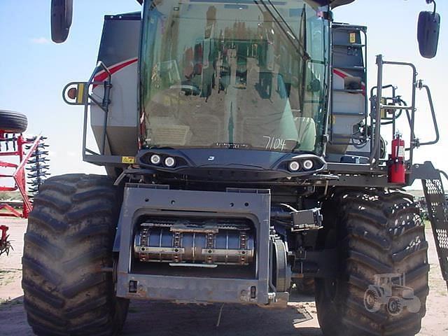 Image of Gleaner S97 equipment image 1