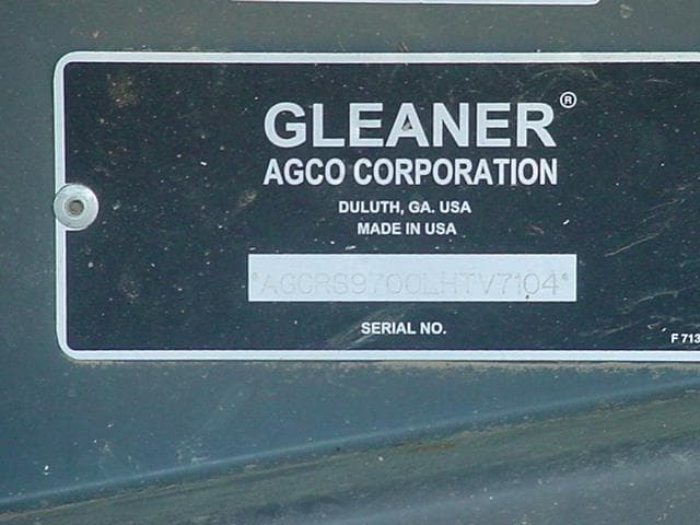 Image of Gleaner S97 equipment image 4