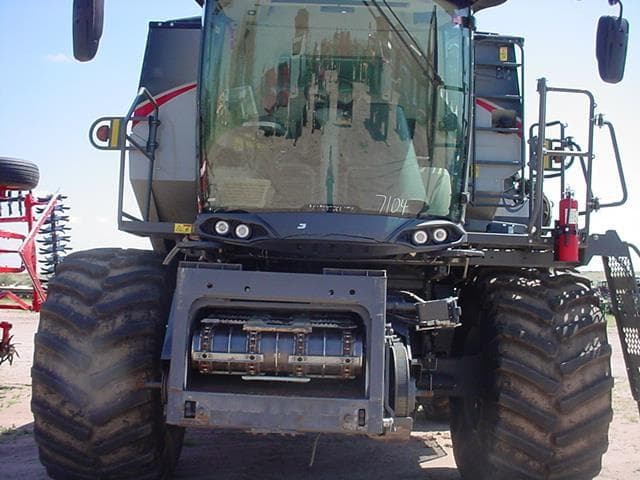 Image of Gleaner S97 equipment image 1