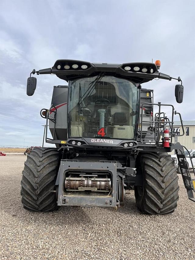 Image of Gleaner S98 equipment image 1