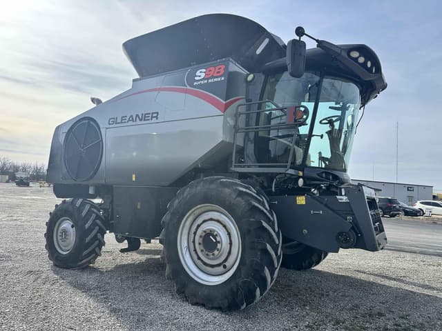 Image of Gleaner S98 equipment image 3