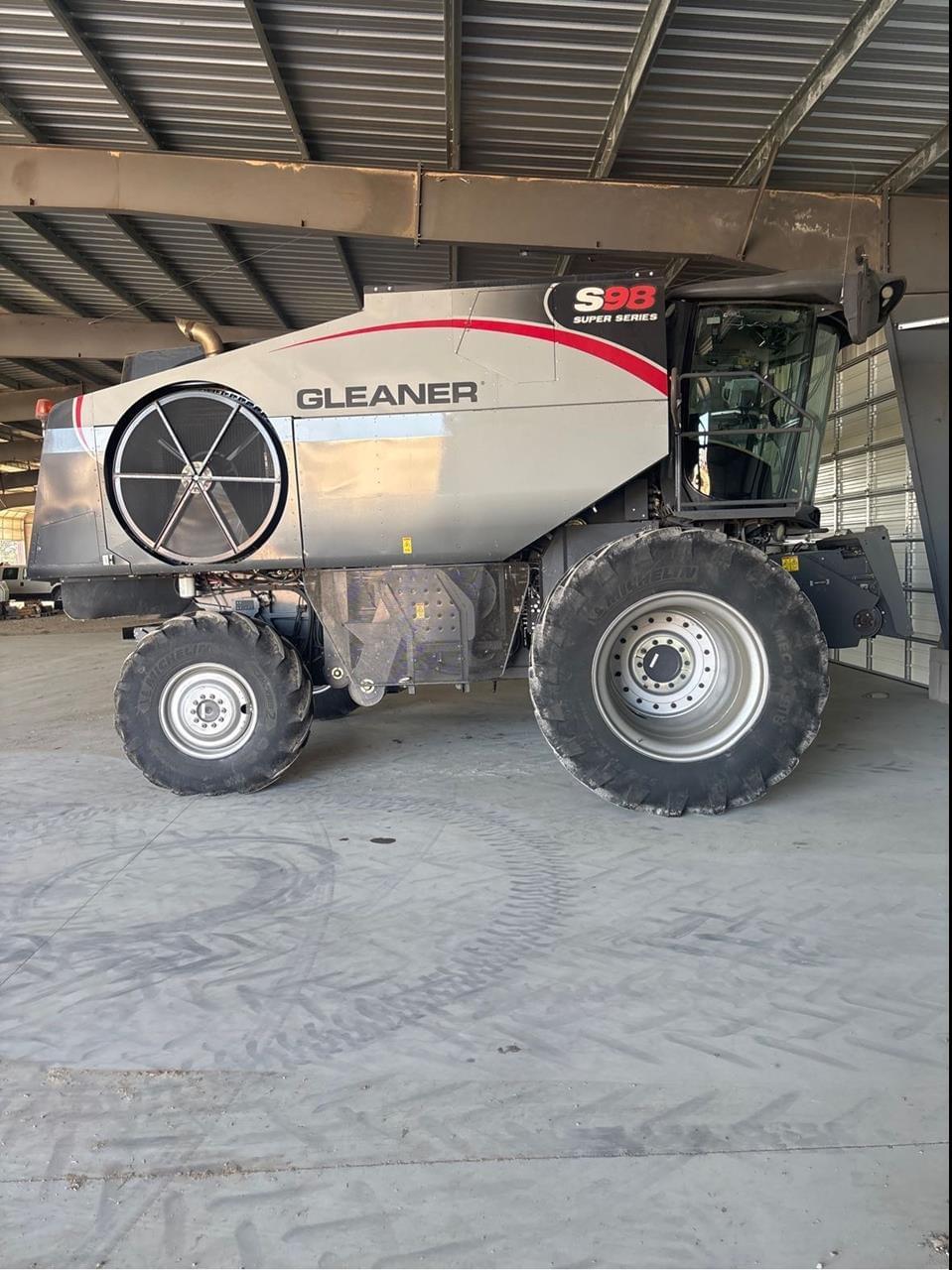 Image of Gleaner S98 Primary image