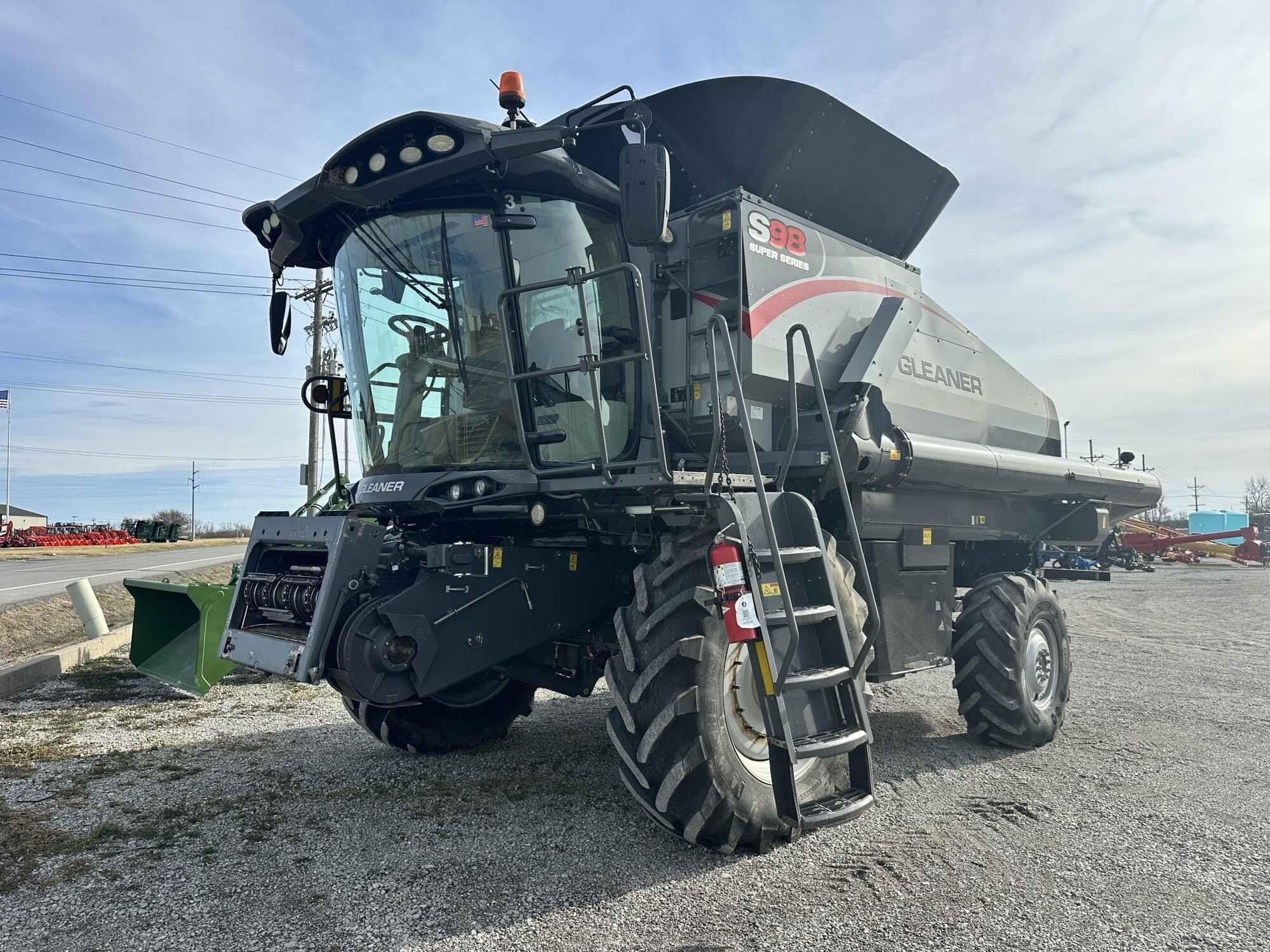 2020 Gleaner S98 Equipment Image0