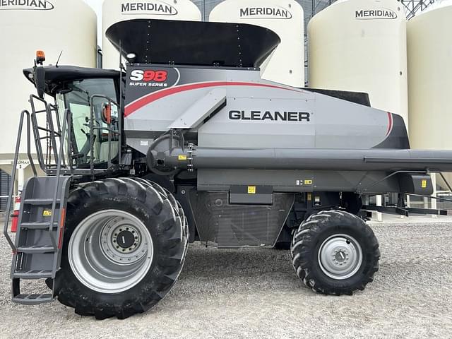 Image of Gleaner S98 equipment image 2