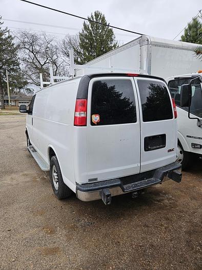 Image of GMC Savana 2500 equipment image 4