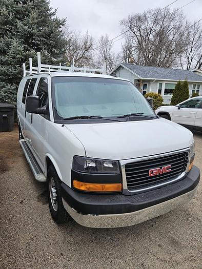 Image of GMC Savana 2500 equipment image 3
