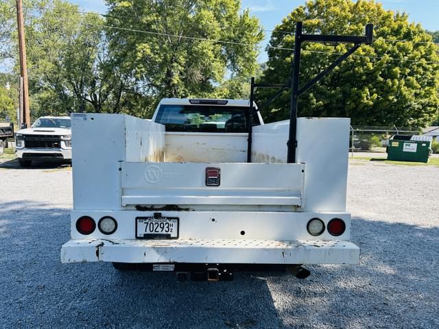 Image of GMC 2500HD equipment image 3