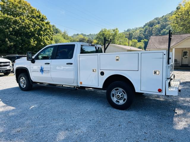 Image of GMC 2500HD equipment image 2