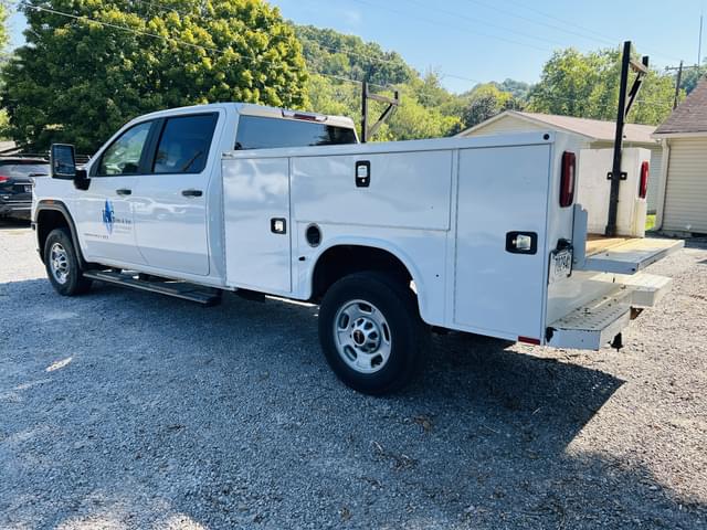 Image of GMC 2500HD equipment image 2