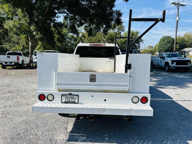 Image of GMC 2500HD equipment image 3