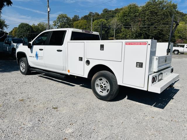 Image of GMC 2500HD equipment image 2