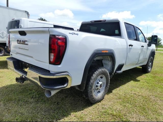 Image of GMC 2500HD equipment image 2