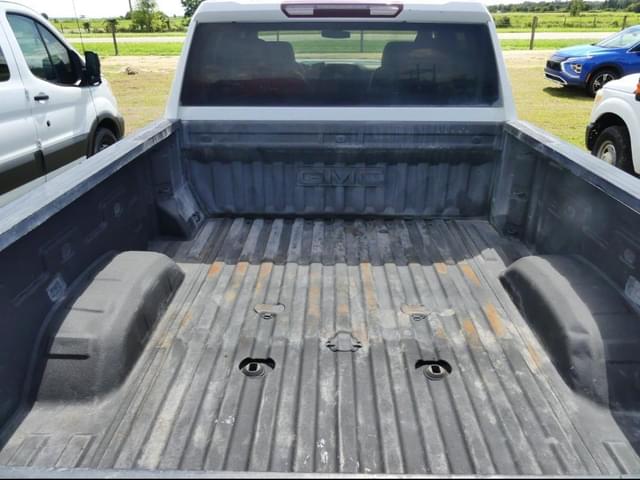 Image of GMC 2500HD equipment image 4